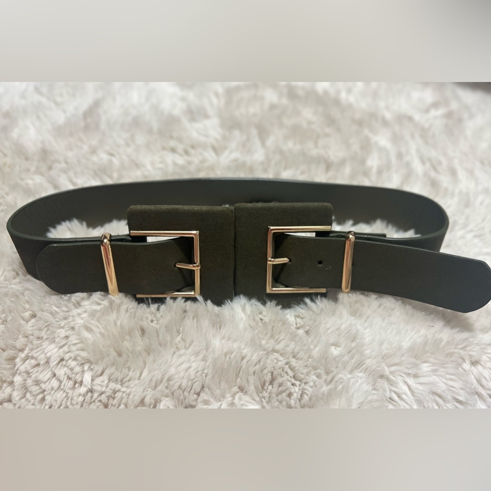 031. NWOT Olive Green Double Buckle Belt